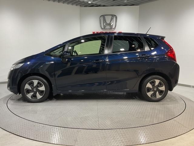 フィットハイブリッド Lパッケージ 【いまコレ+】新品フロアマット サイドエアバック LED ECON バックカメラ オートクルーズコントロール イモビライザー 1セグTV ETC ESC AUTOエアコン ABS 運転席エアバック(5枚目)