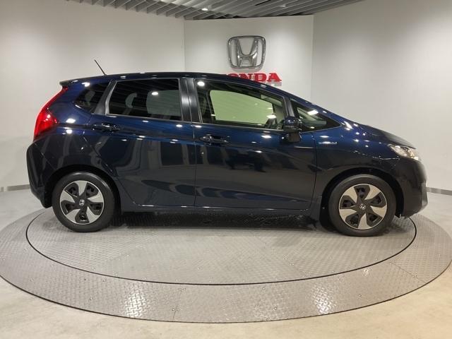 フィットハイブリッド Lパッケージ 【いまコレ+】新品フロアマット サイドエアバック LED ECON バックカメラ オートクルーズコントロール イモビライザー 1セグTV ETC ESC AUTOエアコン ABS 運転席エアバック(9枚目)