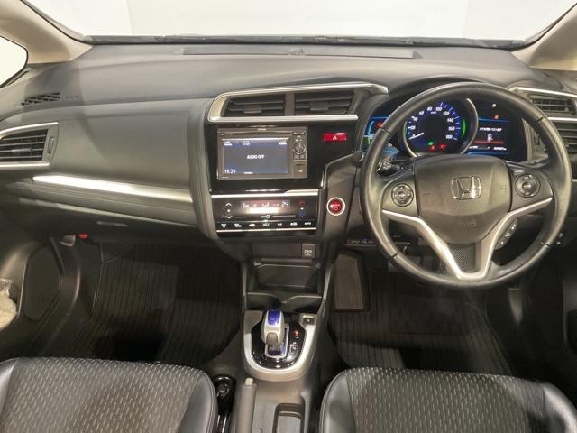 フィットハイブリッド Lパッケージ 【いまコレ+】新品フロアマット サイドエアバック LED ECON バックカメラ オートクルーズコントロール イモビライザー 1セグTV ETC ESC AUTOエアコン ABS 運転席エアバック(13枚目)