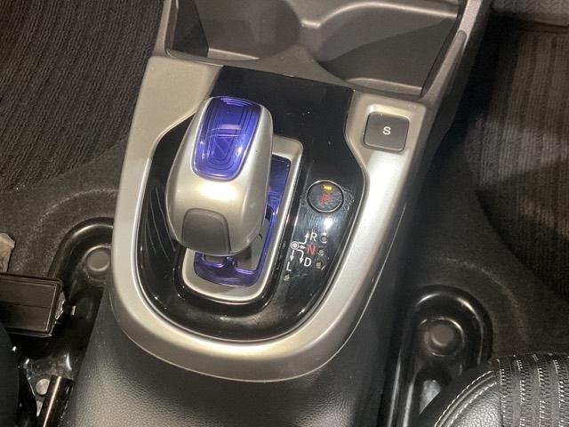 フィットハイブリッド Lパッケージ 【いまコレ+】新品フロアマット サイドエアバック LED ECON バックカメラ オートクルーズコントロール イモビライザー 1セグTV ETC ESC AUTOエアコン ABS 運転席エアバック(16枚目)