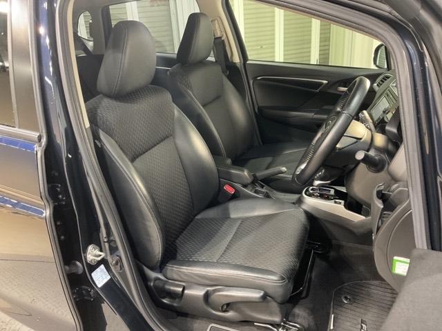 フィットハイブリッド Lパッケージ 【いまコレ+】新品フロアマット サイドエアバック LED ECON バックカメラ オートクルーズコントロール イモビライザー 1セグTV ETC ESC AUTOエアコン ABS 運転席エアバック(17枚目)