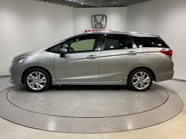 シャトル ハイブリッドZ 衝突被害軽減ブレーキ クルーズC VSA フルセグ地デジTV シートH リアカメラ キーフリ LEDライト アドバンストキー イモビ ECON ETC付き ナビTV DVD ABS(4枚目)