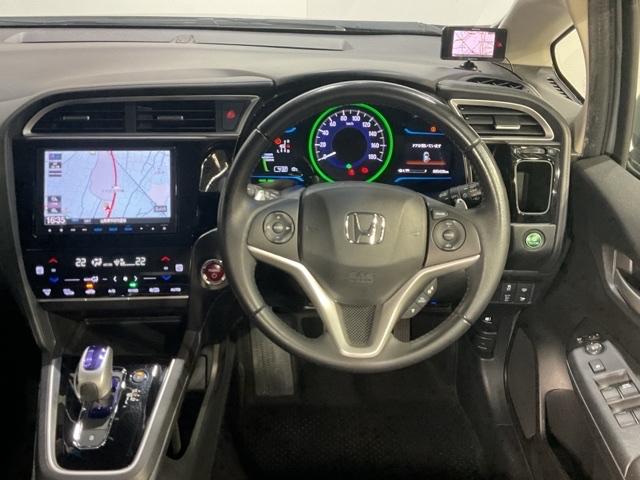 シャトル ハイブリッドZ 衝突被害軽減ブレーキ クルーズC VSA フルセグ地デジTV シートH リアカメラ キーフリ LEDライト アドバンストキー イモビ ECON ETC付き ナビTV DVD ABS(13枚目)