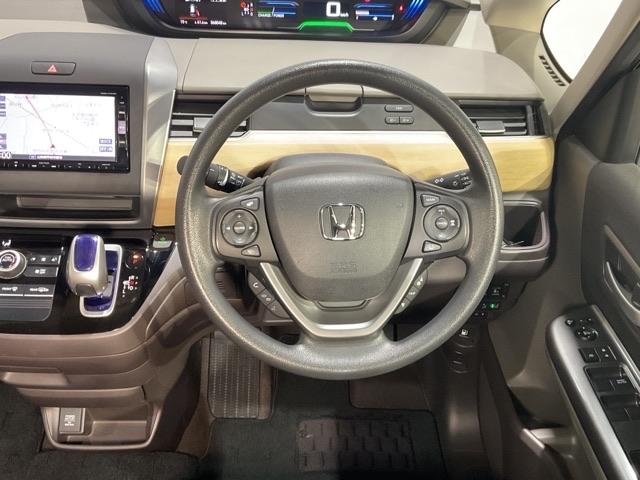 フリードハイブリッド ハイブリッド・Gホンダセンシング メモリーナビ リアカメラ ETC 軽減ブレーキ キーフリーシステム DVD再生可能 ECON 後カメラ Aクルーズ 地デジフルセグTV LEDヘッドランプ 横滑防止 パワーウインドウ 3列シート(12枚目)