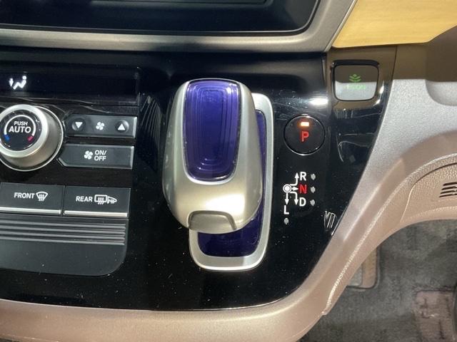 フリードハイブリッド ハイブリッド・Gホンダセンシング メモリーナビ リアカメラ ETC 軽減ブレーキ キーフリーシステム DVD再生可能 ECON 後カメラ Aクルーズ 地デジフルセグTV LEDヘッドランプ 横滑防止 パワーウインドウ 3列シート(14枚目)