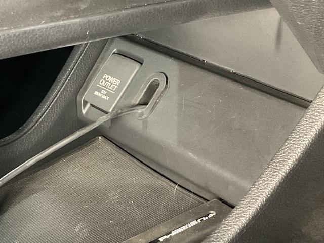 ヴェゼル ハイブリッドX リヤカメラ ETC付き Aクルーズ セキュリティアラーム VSA アイドリングSTOP ナビTV スマートキ ワンセグテレビ サイドエアバッグ DVD再生機能 LEDライト AAC(25枚目)