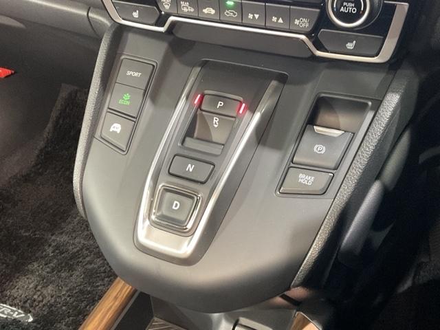 CR-Vハイブリッド e:HEVEX・マスターピース サンル-フ Bカメラ 革シート フルセグテレビ シートヒーター 電動シート 衝突軽減ブレーキ LEDヘッド クルコン キーレス ETC 横滑り防止装置 スマートキー(15枚目)