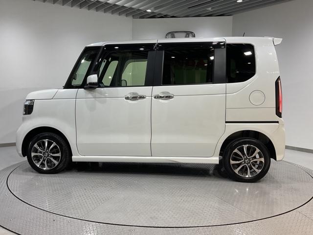 Ｎ－ＢＯＸカスタム ベースグレード　元弊社試乗車　前後誤発進抑制　両側電動ドア　シートＨ　Ｉストップ　オートエアコン　ＥＴＣ　ＬＥＤヘッド　ドラレコ　４ＷＤ　バックカメラ　盗難防止装置　エアバック　スマートキー　キーレス　横滑り防止装置（4枚目）