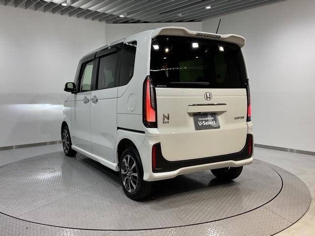 Ｎ－ＢＯＸカスタム ベースグレード　元弊社試乗車　前後誤発進抑制　両側電動ドア　シートＨ　Ｉストップ　オートエアコン　ＥＴＣ　ＬＥＤヘッド　ドラレコ　４ＷＤ　バックカメラ　盗難防止装置　エアバック　スマートキー　キーレス　横滑り防止装置（5枚目）