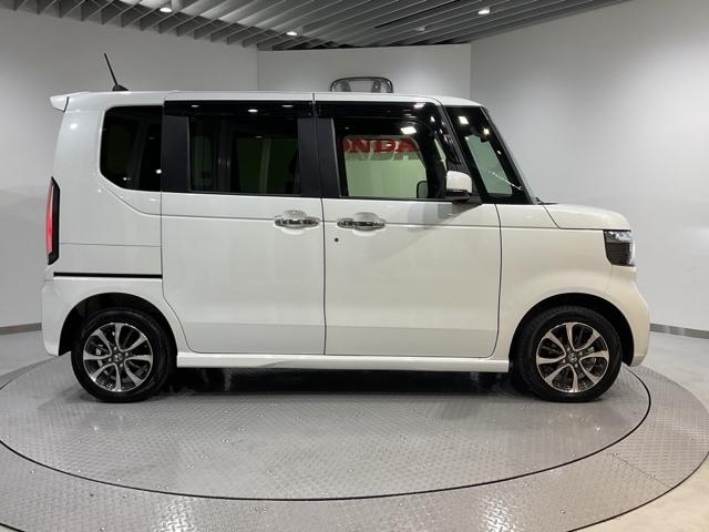 Ｎ－ＢＯＸカスタム ベースグレード　元弊社試乗車　前後誤発進抑制　両側電動ドア　シートＨ　Ｉストップ　オートエアコン　ＥＴＣ　ＬＥＤヘッド　ドラレコ　４ＷＤ　バックカメラ　盗難防止装置　エアバック　スマートキー　キーレス　横滑り防止装置（8枚目）