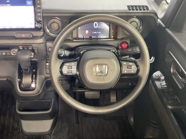 Ｎ－ＢＯＸカスタム ベースグレード　元弊社試乗車　前後誤発進抑制　両側電動ドア　シートＨ　Ｉストップ　オートエアコン　ＥＴＣ　ＬＥＤヘッド　ドラレコ　４ＷＤ　バックカメラ　盗難防止装置　エアバック　スマートキー　キーレス　横滑り防止装置（13枚目）