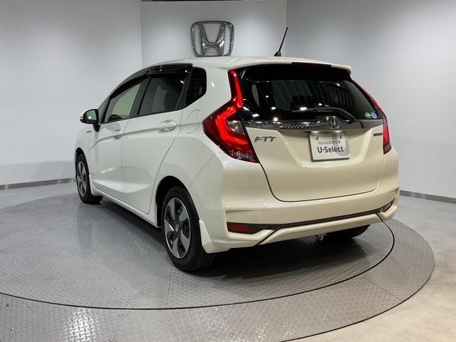 フィットハイブリッド Lホンダセンシング 【いまコレ+】新品フロアマット 軽減ブレーキ Rカメ LED サイドSRS 横滑り防止 フルセグテレビ ナビTV パワーステアリング 盗難防止装置 オートクルーズ ETC車載器 DVD再生 ABS(5枚目)