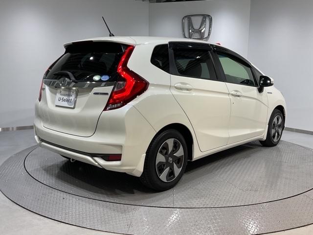 フィットハイブリッド Lホンダセンシング 【いまコレ+】新品フロアマット 軽減ブレーキ Rカメ LED サイドSRS 横滑り防止 フルセグテレビ ナビTV パワーステアリング 盗難防止装置 オートクルーズ ETC車載器 DVD再生 ABS(7枚目)