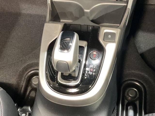 フィットハイブリッド Lホンダセンシング 【いまコレ+】新品フロアマット 軽減ブレーキ Rカメ LED サイドSRS 横滑り防止 フルセグテレビ ナビTV パワーステアリング 盗難防止装置 オートクルーズ ETC車載器 DVD再生 ABS(15枚目)