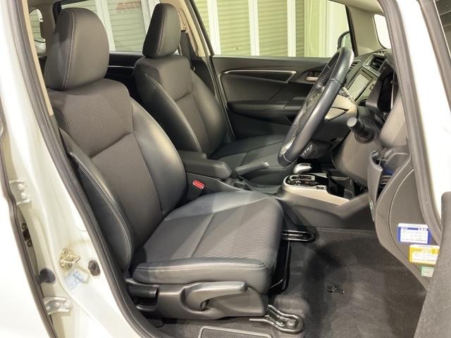 フィットハイブリッド Lホンダセンシング 【いまコレ+】新品フロアマット 軽減ブレーキ Rカメ LED サイドSRS 横滑り防止 フルセグテレビ ナビTV パワーステアリング 盗難防止装置 オートクルーズ ETC車載器 DVD再生 ABS(16枚目)