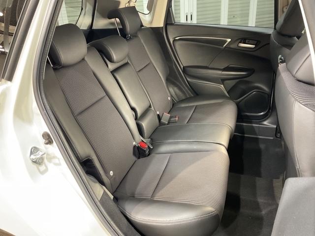 フィットハイブリッド Lホンダセンシング 【いまコレ+】新品フロアマット 軽減ブレーキ Rカメ LED サイドSRS 横滑り防止 フルセグテレビ ナビTV パワーステアリング 盗難防止装置 オートクルーズ ETC車載器 DVD再生 ABS(17枚目)