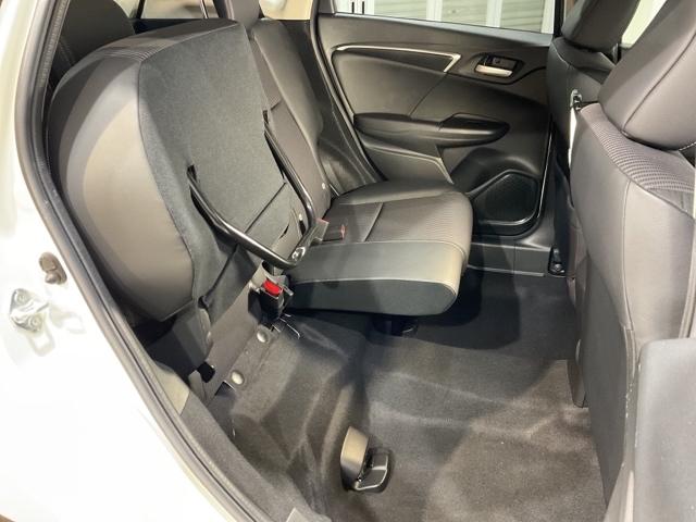 フィットハイブリッド Lホンダセンシング 【いまコレ+】新品フロアマット 軽減ブレーキ Rカメ LED サイドSRS 横滑り防止 フルセグテレビ ナビTV パワーステアリング 盗難防止装置 オートクルーズ ETC車載器 DVD再生 ABS(18枚目)