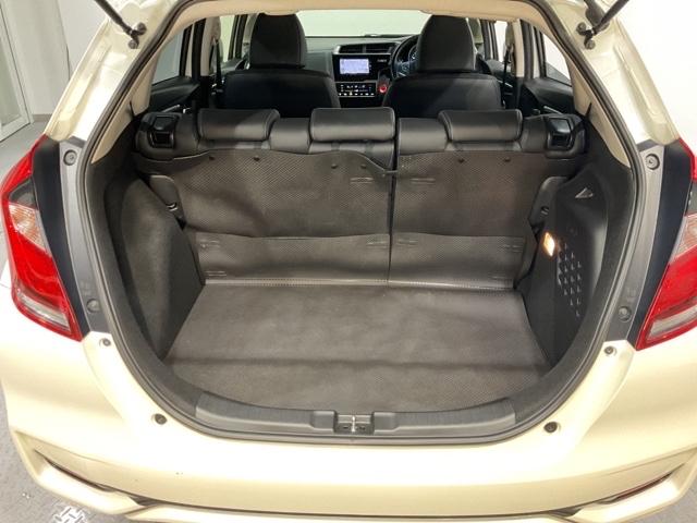 フィットハイブリッド Lホンダセンシング 【いまコレ+】新品フロアマット 軽減ブレーキ Rカメ LED サイドSRS 横滑り防止 フルセグテレビ ナビTV パワーステアリング 盗難防止装置 オートクルーズ ETC車載器 DVD再生 ABS(19枚目)