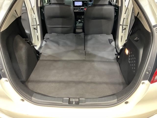 フィットハイブリッド Lホンダセンシング 【いまコレ+】新品フロアマット 軽減ブレーキ Rカメ LED サイドSRS 横滑り防止 フルセグテレビ ナビTV パワーステアリング 盗難防止装置 オートクルーズ ETC車載器 DVD再生 ABS(20枚目)