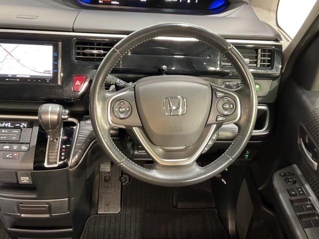 ステップワゴンスパーダ スパーダ・クールスピリット 両電動スライドドア シートH スマキー Bカメ フルセグテレビ 盗難防止システム サイドエアバック ナビTV アクティブクルーズコントロール キーフリー エアバッグ DVD(12枚目)