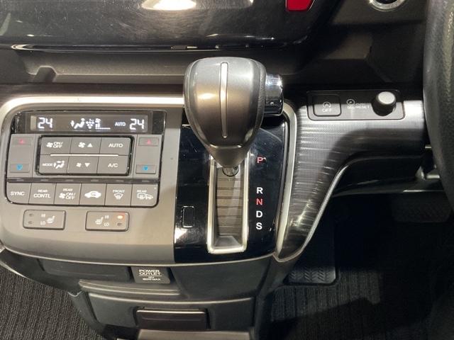 ステップワゴンスパーダ スパーダ・クールスピリット 両電動スライドドア シートH スマキー Bカメ フルセグテレビ 盗難防止システム サイドエアバック ナビTV アクティブクルーズコントロール キーフリー エアバッグ DVD(14枚目)