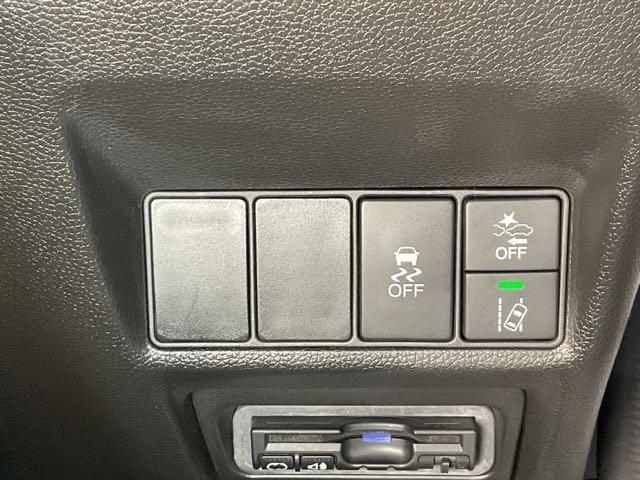 ステップワゴンスパーダ スパーダ・クールスピリット 両電動スライドドア シートH スマキー Bカメ フルセグテレビ 盗難防止システム サイドエアバック ナビTV アクティブクルーズコントロール キーフリー エアバッグ DVD(25枚目)