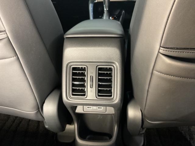 �㕔���Ȃɂ��G�A�R�������o�����𑕔��B�㕔���Ȃ̕��ɂ����K�������񋟁B