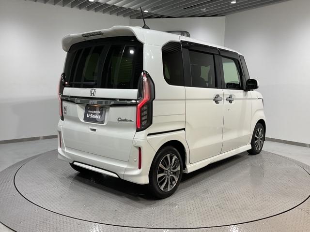 �ԗ���ԏؖ����t���ԗ��ł��B�ԗ���Ԃ����������]�������A���ʂ�_���ŕ\�����Ă���܂��B�P��P��v���̖ڂŎ��ׂ��Ƀ`�F�b�N���Ă���ԗ��ł��̂ŁA���S���Ă��������߂��Ă������܂��B