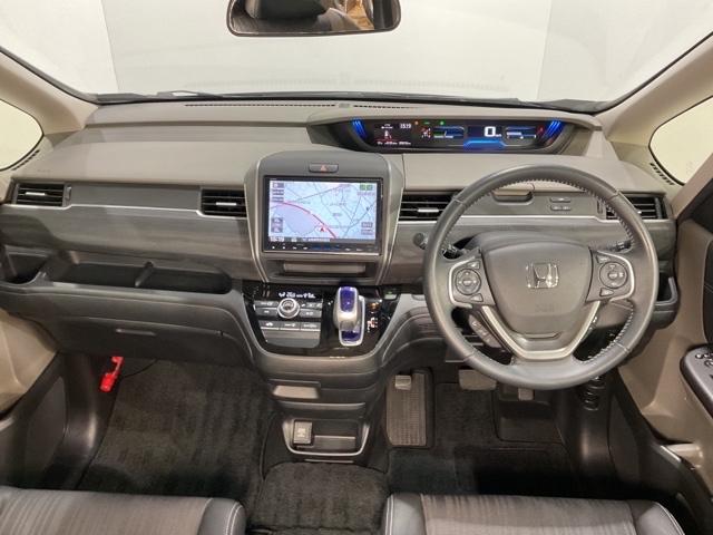 操作性も考慮したスッキリとしたインパネ周り。