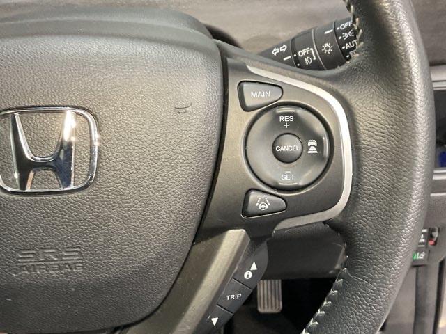 クルーズコントロールで、高速道路を走行時の負担を軽減します。