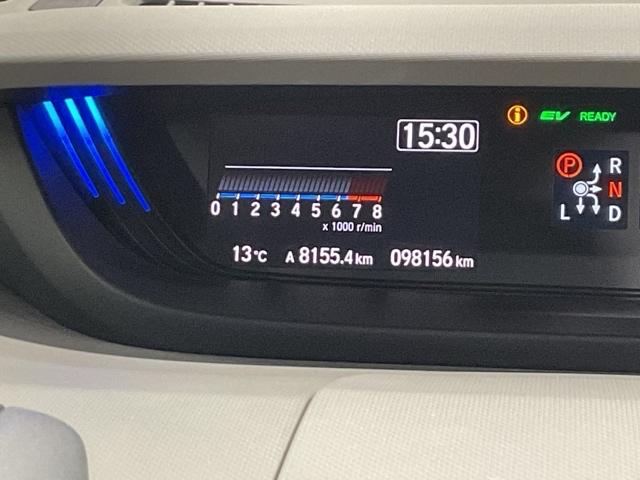 インフォメーション機能付きのメーターで快適ドライブ。