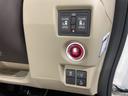 運転席からもスライドの開閉が可能です。また、衝突の回避、軽減を図るホンダセンシングとVSA(車両挙動安定化制御システム)で走る・曲がる・止まるの全領域で安定性を確保するためのシステム装備。安心です。