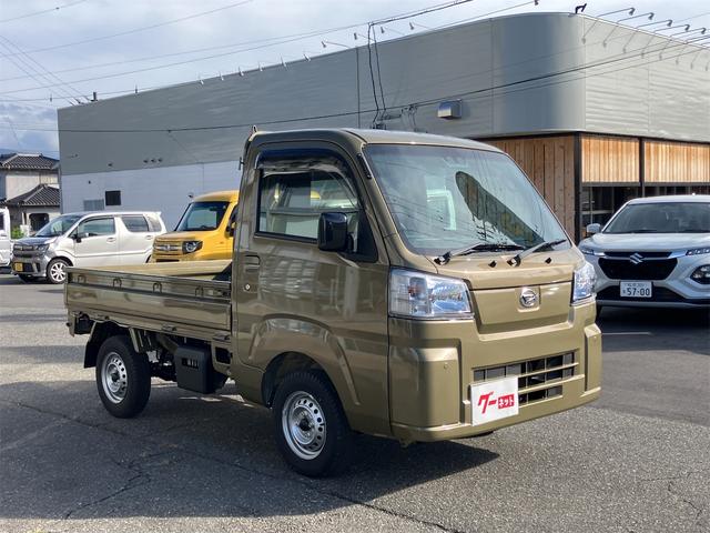 ハイゼットトラック スタンダード　農用スペシャル　４ＷＤ　５速ＭＴ　届出済未使用車　三方開　レーンアシスト　クリアランスソナー　ラジオ　作業灯　横滑り防止　アイドリングストップ　エアコン　パワーステアリング　エアバッグ　ＡＢＳ　オートライト（2枚目）