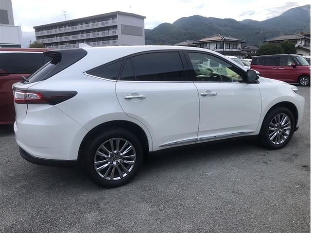 ハリアー プログレス　メタル　アンド　レザーパッケージ　衝突軽減システム　ＬＥＤヘッド　黒革シート　フルセグＴＶ　ドラレコ　盗難防止装置　電動シート　ミュージックプレイヤー接続可　スマートキー　ＥＴＣ　横滑り防止機能　ＡＢＳ　ＤＶＤ再生　ワンオーナー　ＡＷ（4枚目）