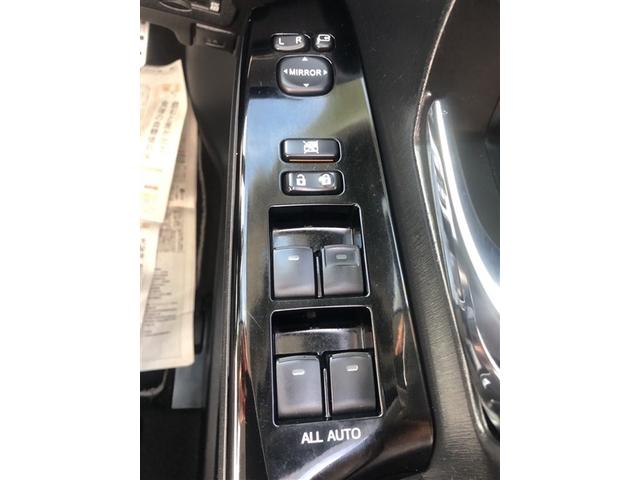 プリウスα Ｓツーリングセレクション・ＧＲスポーツ　キーレス　ローダウン　後カメラ　オートエアコン　インテリキー　エアバッグ　盗難防止装置　アルミホイール　メモリーナビ　３列シート　ＤＶＤ再生　記録簿　ＡＢＳ　ドライブレコーダー　ＥＴＣ　ナビ＆ＴＶ（26枚目）