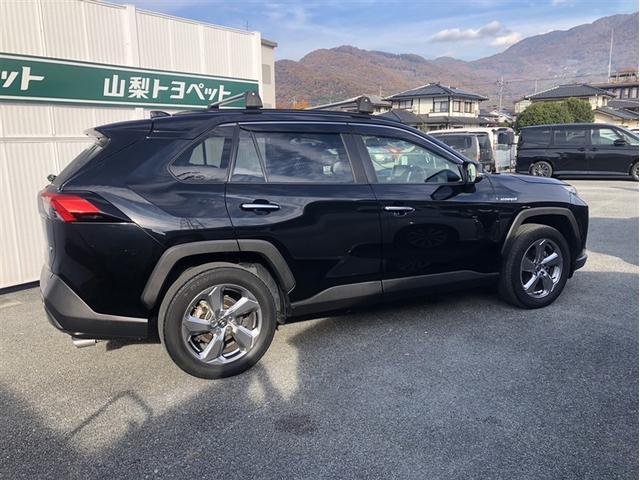 ＲＡＶ４ ハイブリッドＧ　衝突被害軽減装置　ワンオーナ－　バックモニター　整備記録簿　ＬＥＤヘッドライト　スマキー　電動シ－ト　ＡＷＤ　ＴＶナビ　パワステ　横滑り防止装置　ＡＡＣ　カーテンエアバック　エアバッグ　ＡＷ　ＥＴＣ（4枚目）