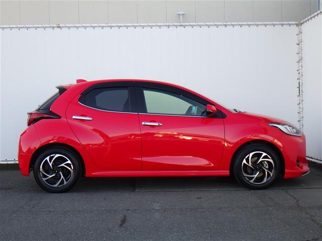 ヤリス ハイブリッドＺ　メモリーナビ　バックカメラ　衝突被害軽減システム　ＥＴＣ　ドラレコ　ＬＥＤヘッドランプ　フルエアロ（7枚目）