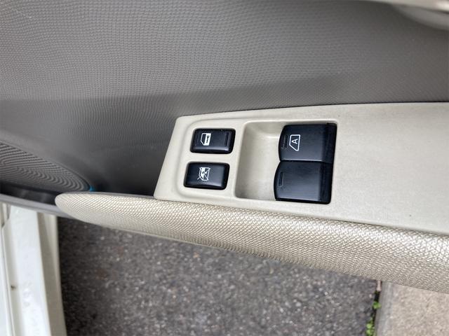 パワーウィンドウのスイッチですよ。運転席に居ながら窓を開け閉めのコントロールできますよ。