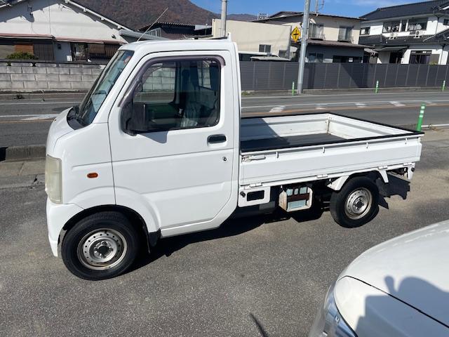 キャリイトラック KCパワステ エアコン&パワステ&切替式4WDタイプ 5MT ナビTV TV走行OK ドラレコ 荷台マット ゲートプロテクター ゴムマット ドアバイザー 三方開き エンジンオイル・オイルエレメント交換済み ラジオ(4枚目)