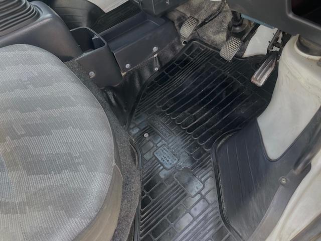 キャリイトラック KCパワステ エアコン&パワステ&切替式4WDタイプ 5MT ナビTV TV走行OK ドラレコ 荷台マット ゲートプロテクター ゴムマット ドアバイザー 三方開き エンジンオイル・オイルエレメント交換済み ラジオ(14枚目)