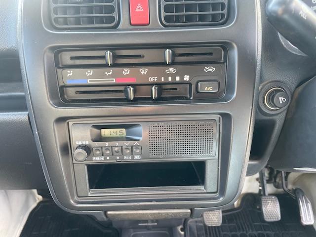 キャリイトラック KCパワステ エアコン&パワステ&切替式4WDタイプ 5MT ナビTV TV走行OK ドラレコ 荷台マット ゲートプロテクター ゴムマット ドアバイザー 三方開き エンジンオイル・オイルエレメント交換済み ラジオ(20枚目)
