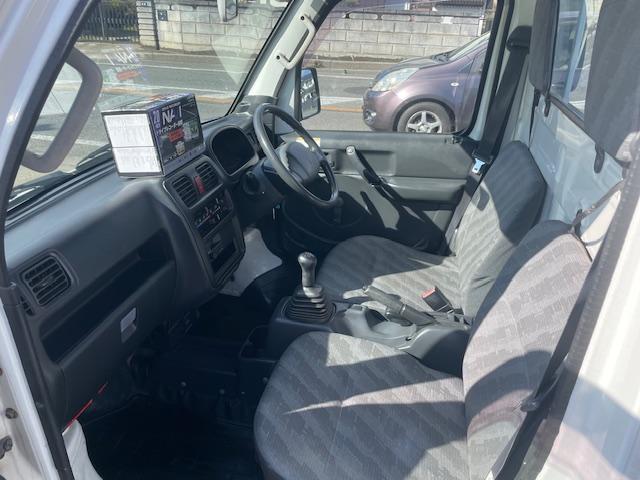 キャリイトラック KCパワステ エアコン&パワステ&切替式4WDタイプ 5MT ナビTV TV走行OK ドラレコ 荷台マット ゲートプロテクター ゴムマット ドアバイザー 三方開き エンジンオイル・オイルエレメント交換済み ラジオ(23枚目)