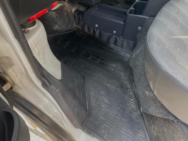 キャリイトラック KCパワステ エアコン&パワステ&切替式4WDタイプ 5MT ナビTV TV走行OK ドラレコ 荷台マット ゲートプロテクター ゴムマット ドアバイザー 三方開き エンジンオイル・オイルエレメント交換済み ラジオ(24枚目)