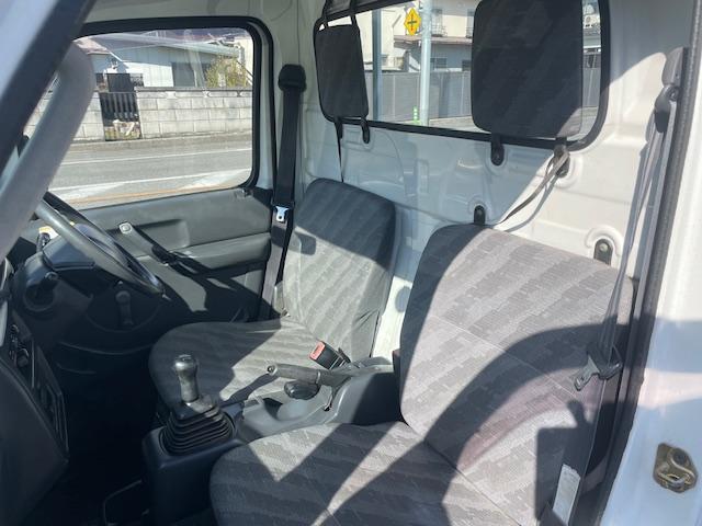キャリイトラック KCパワステ エアコン&パワステ&切替式4WDタイプ 5MT ナビTV TV走行OK ドラレコ 荷台マット ゲートプロテクター ゴムマット ドアバイザー 三方開き エンジンオイル・オイルエレメント交換済み ラジオ(26枚目)