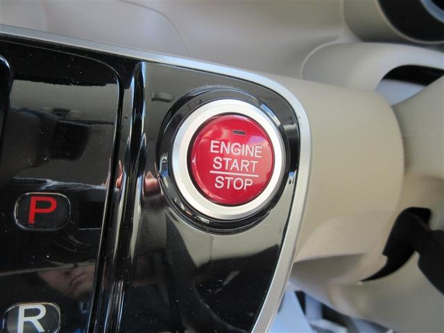 キーを取り出さずにドアを施錠＆解錠。クルマの始動も可能です。