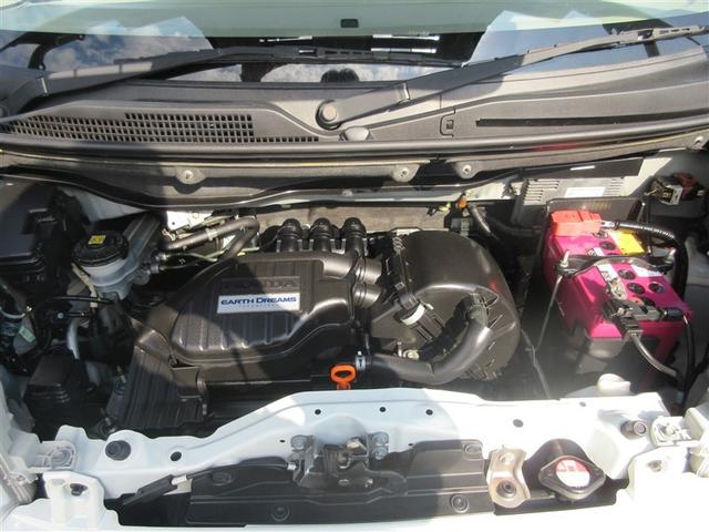 普段はあまり見ないエンジンルーム内も綺麗に仕上げています。見えないところも清潔に保ちたいですよね。