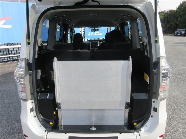 ヴォクシー クルマイス２キャクシヨウ　福祉車両　電動スライドドア　ＨＩＤヘッドライト　乗車定員７人　３列シート　ワンオーナー（7枚目）