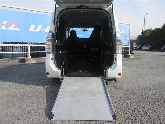 ヴォクシー クルマイス２キャクシヨウ　福祉車両　電動スライドドア　ＨＩＤヘッドライト　乗車定員７人　３列シート　ワンオーナー（8枚目）