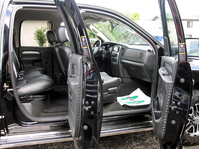 1500クワッドキャブ4WD ララミー 5.7HEMI 新並(2枚目)