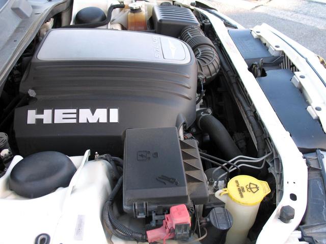 クライスラー・３００Ｃ ５．７ＨＥＭＩ　新車並行輸入車　２２インチメッキアルミホイール　タイヤ４本新品　ローダウン　サンルーフ　Ｗ出しマフラー　Ｅ＆Ｇクラシックグリル　本革シート　ＨＤＤサイバーナビ　フルセグＴＶ　Ｂｌｕｅｔｏｏｔｈ（60枚目）